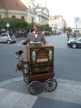 Organillero en Berlín